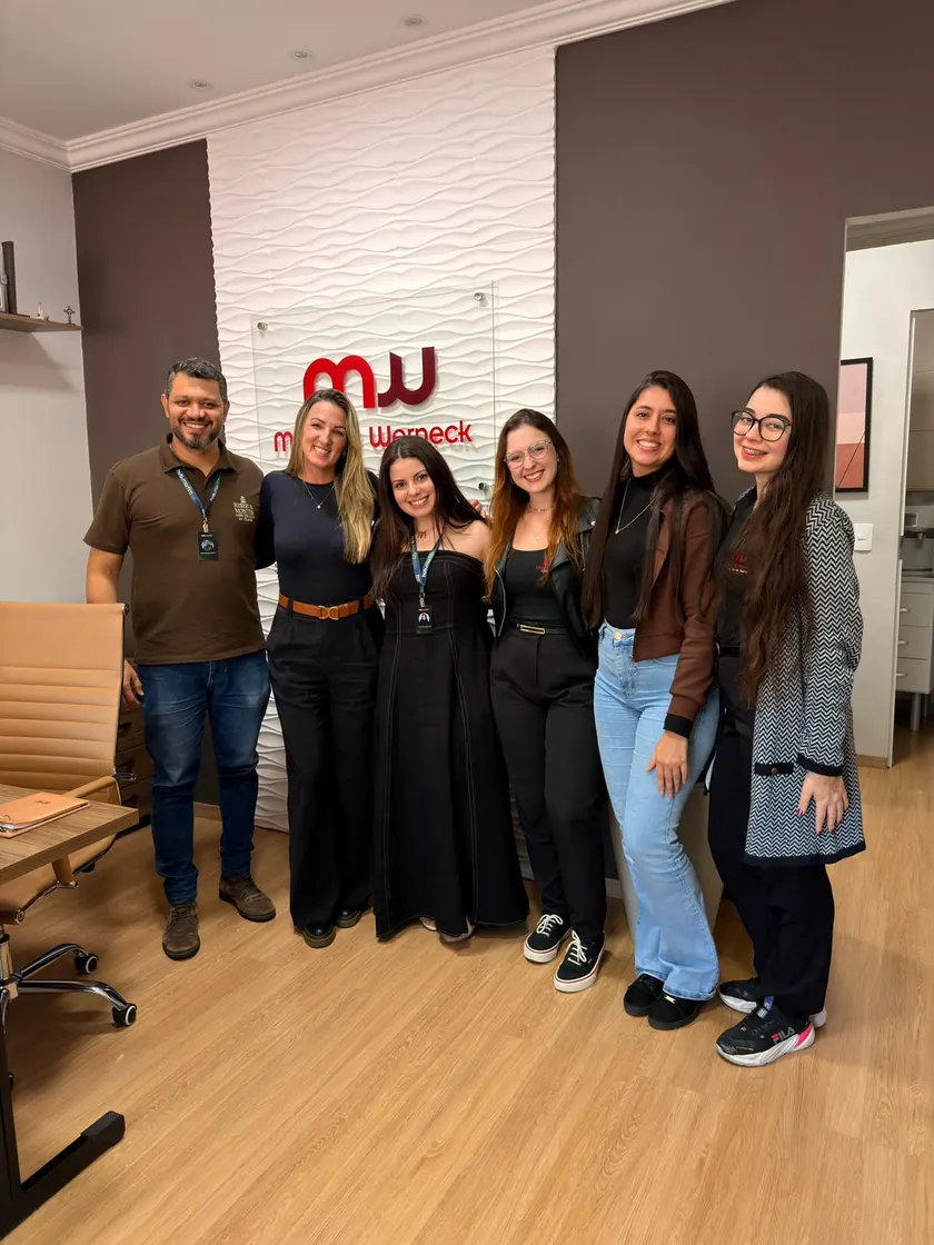 Equipe comercial no escritório